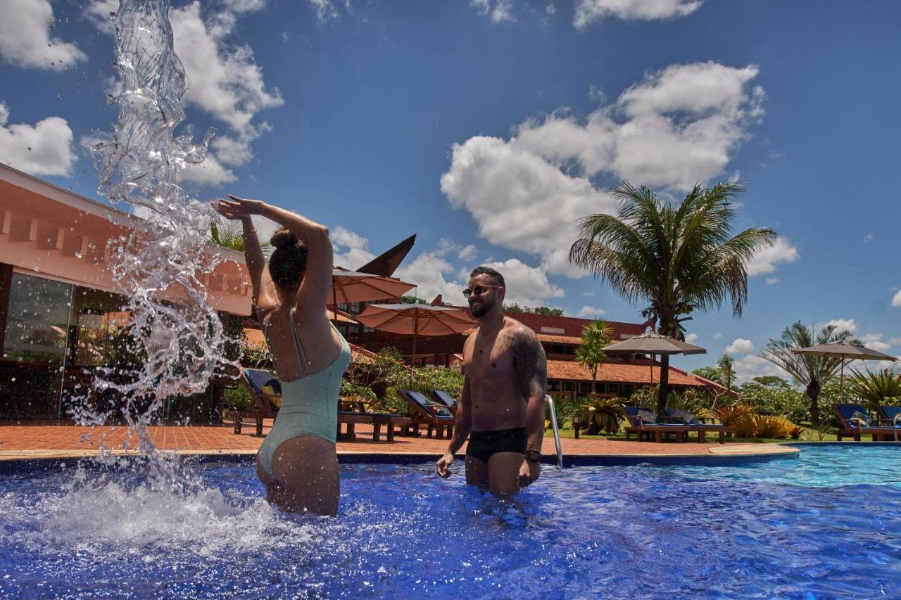 Hotel Boutique Frangipani Brotas Exterior foto A couple at the resort